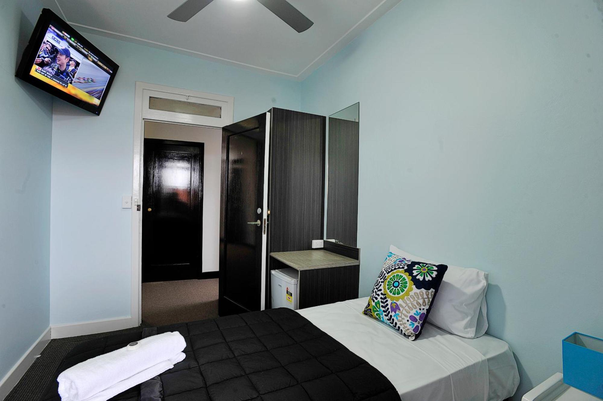 The Lakes Hotel Entrance Buitenkant foto