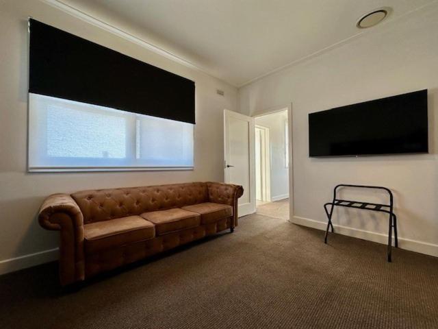 The Lakes Hotel Entrance Buitenkant foto