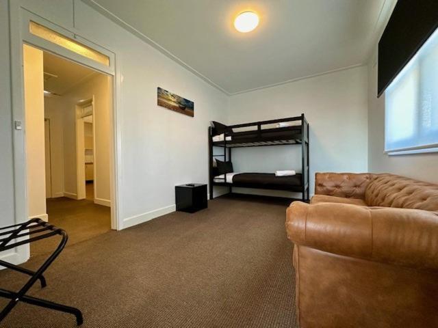 The Lakes Hotel Entrance Buitenkant foto