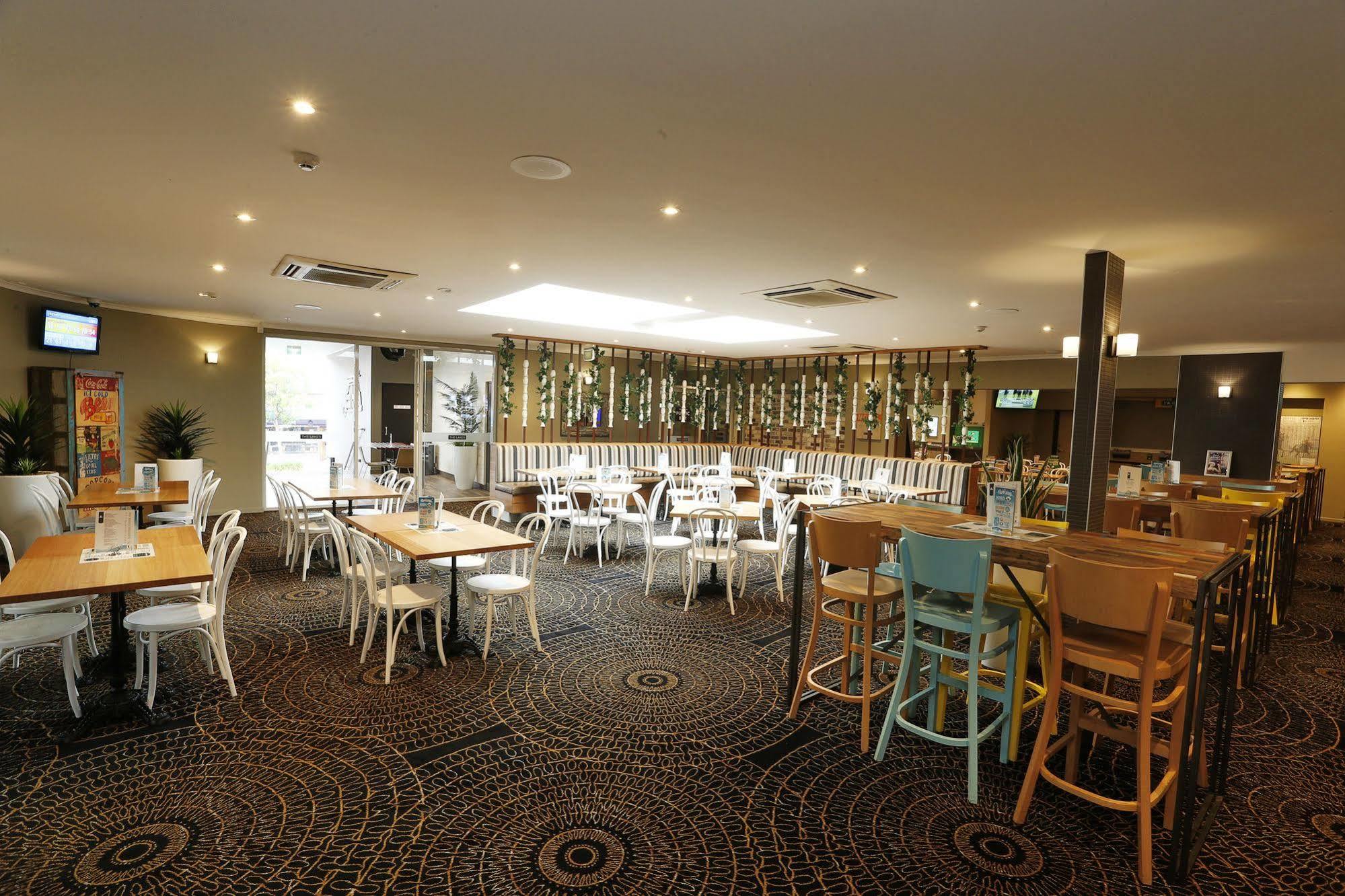 The Lakes Hotel Entrance Buitenkant foto