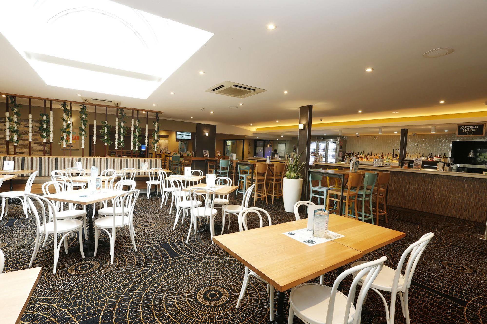 The Lakes Hotel Entrance Buitenkant foto