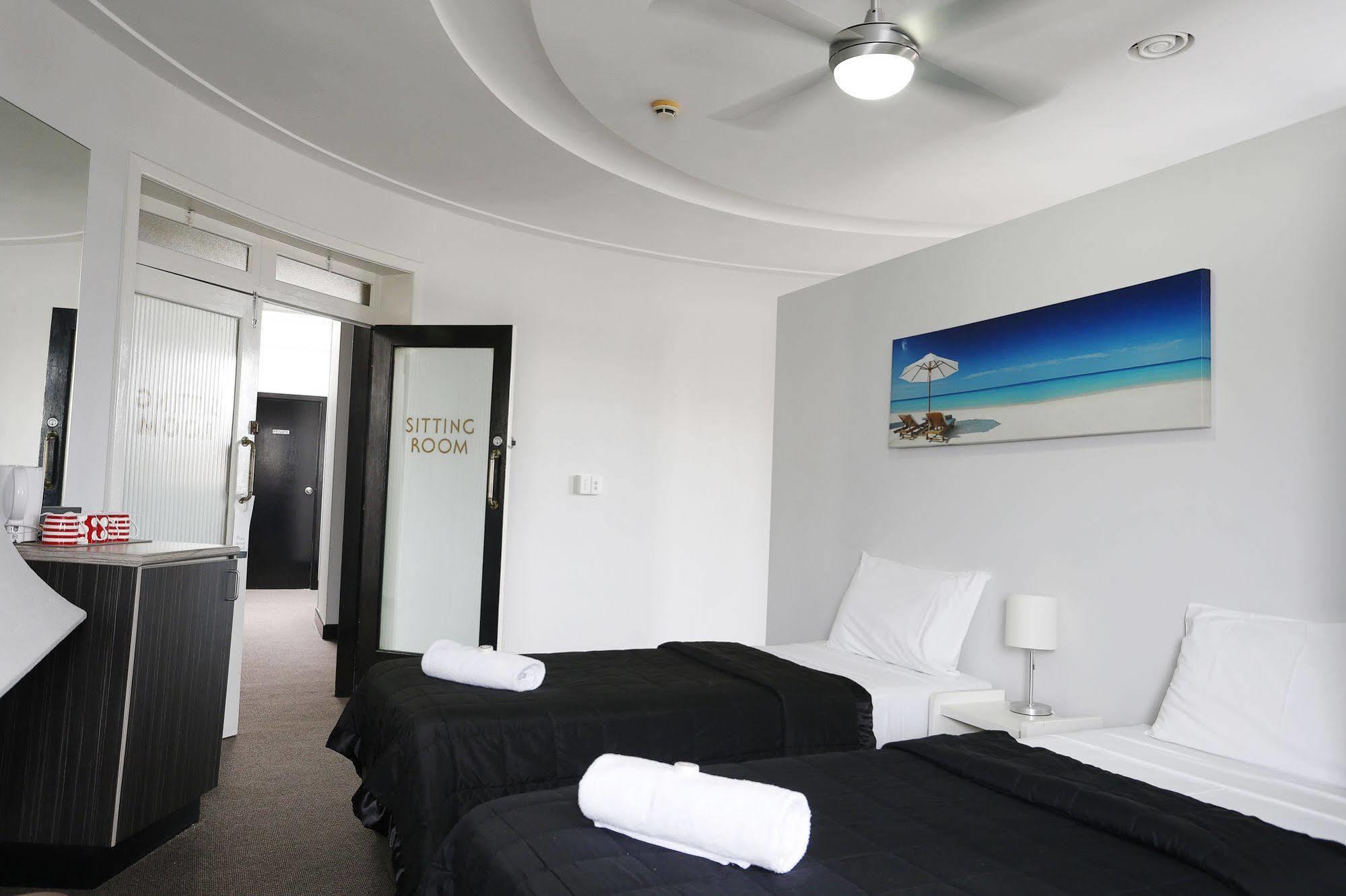 The Lakes Hotel Entrance Buitenkant foto