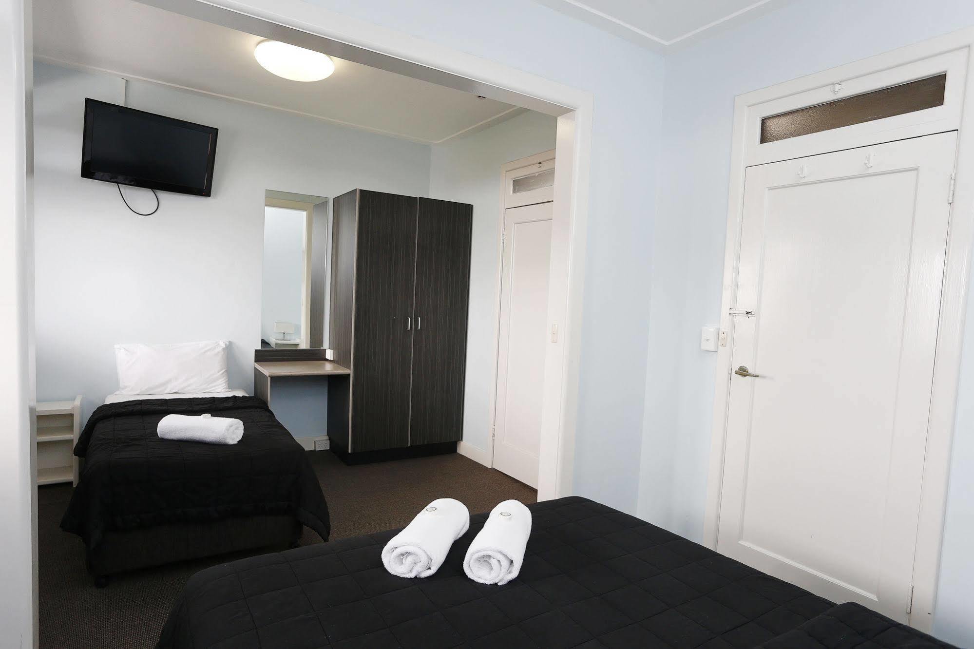 The Lakes Hotel Entrance Buitenkant foto