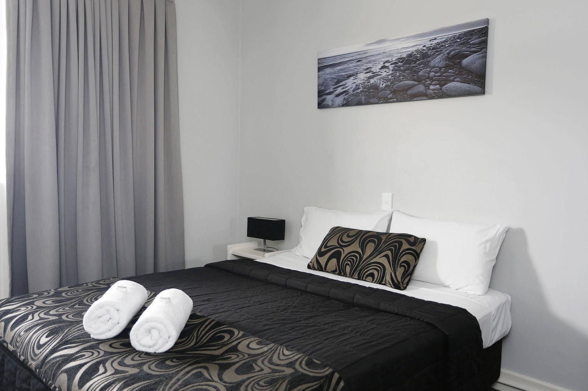 The Lakes Hotel Entrance Buitenkant foto