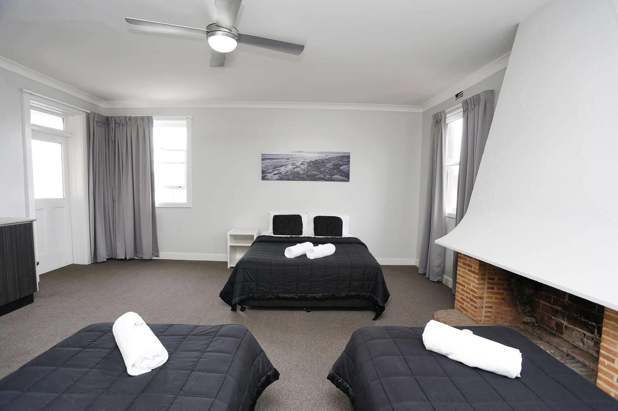 The Lakes Hotel Entrance Buitenkant foto