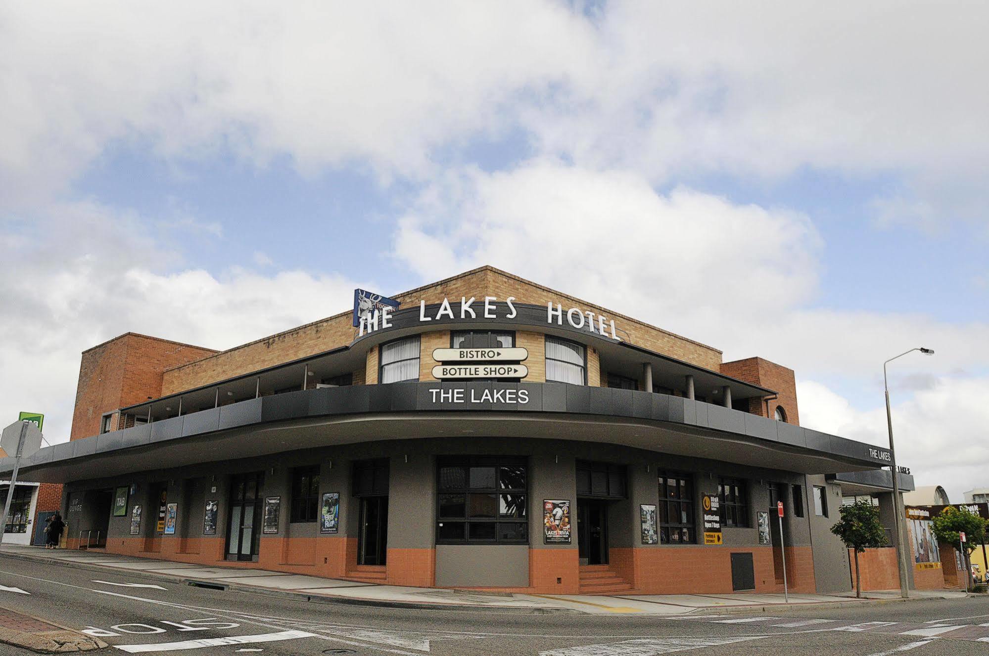The Lakes Hotel Entrance Buitenkant foto