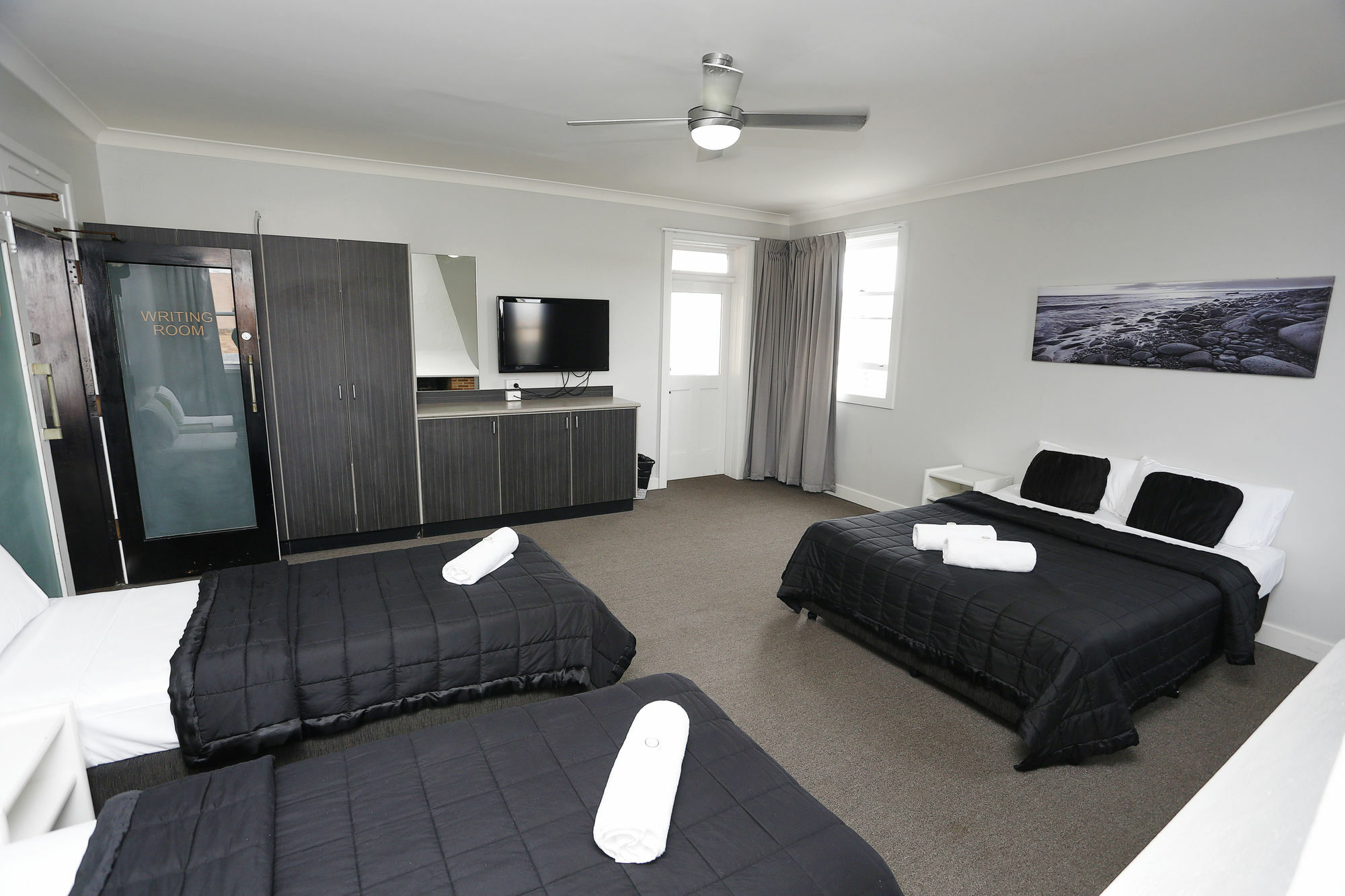 The Lakes Hotel Entrance Buitenkant foto